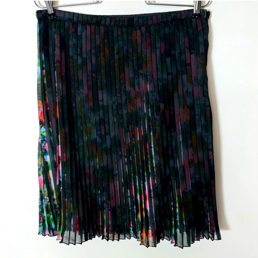 Marie Oliver (Saks 5th) Floral A-Line Pleated Knee Length Skirt (US 4)